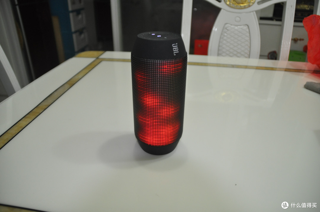 苹果的最佳伴侣:JBL Pulse 音乐脉动便携蓝牙音箱