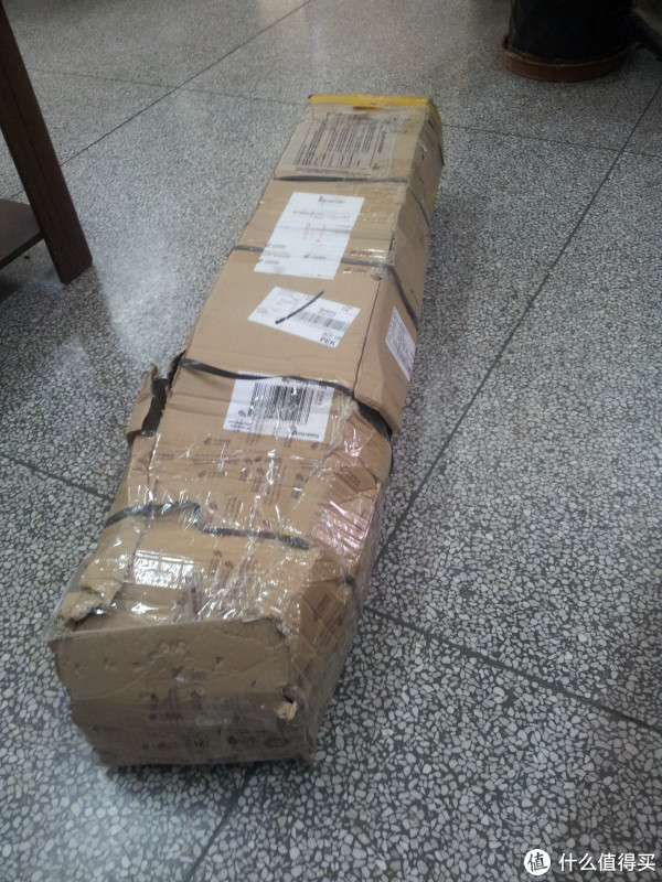 惨不忍睹的破纸箱