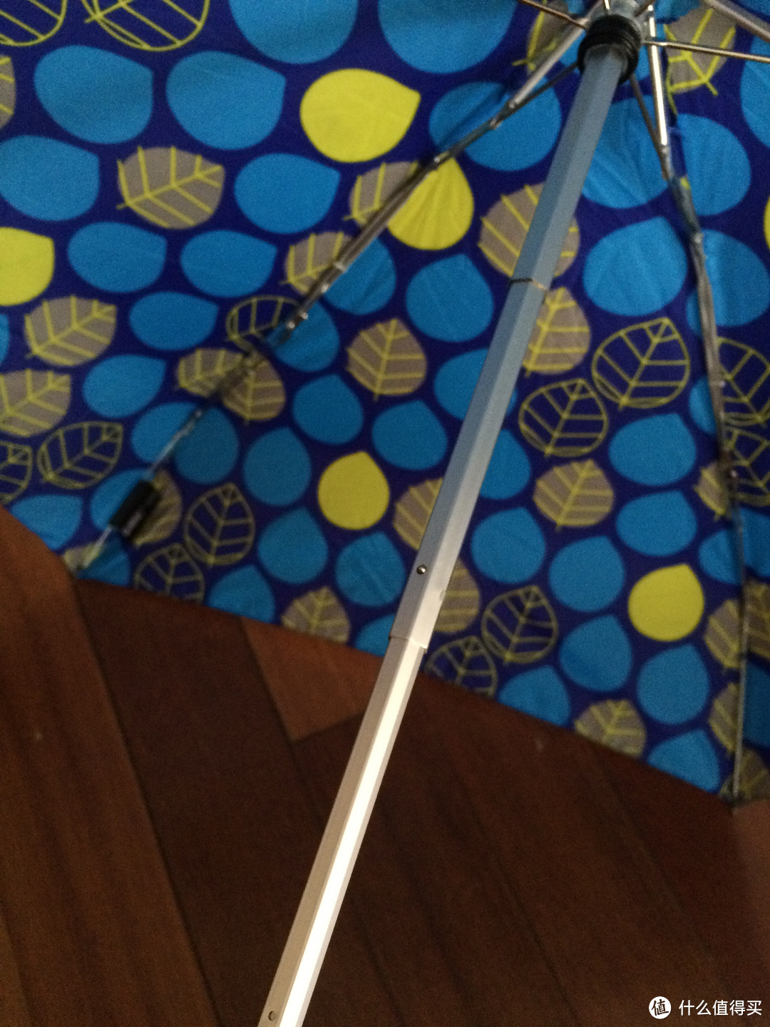 迎接即将到来的夏季：TOTES TRX Manual Mini Trekker 雨伞