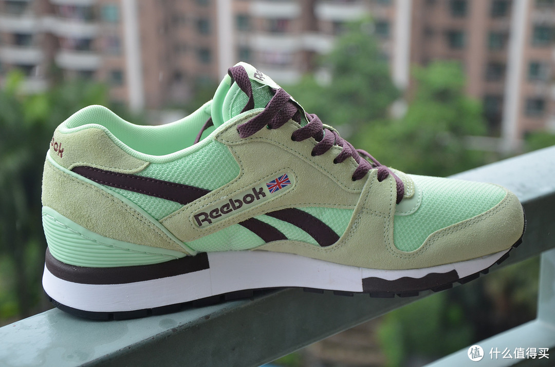 奇异配色的 REEBOK 锐步 GL6000 复古跑鞋