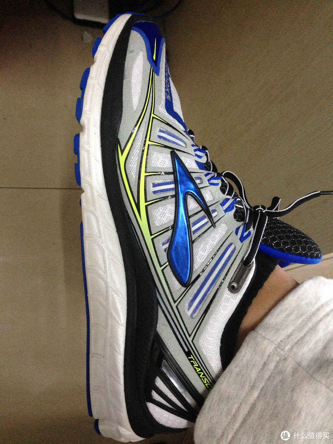 Brooks transcend 男款*级支撑跑鞋