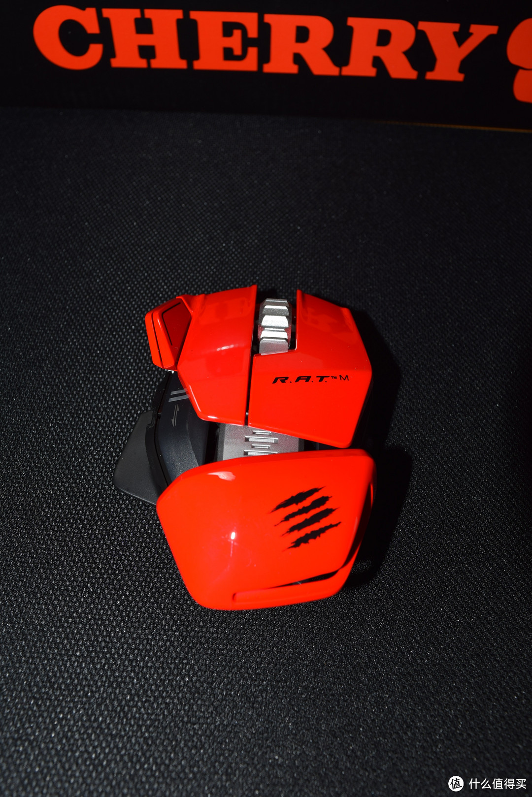 我有变身血统：Mad Catz 美加狮 R.A.T. M Wireless 赤魔版 无线鼠标