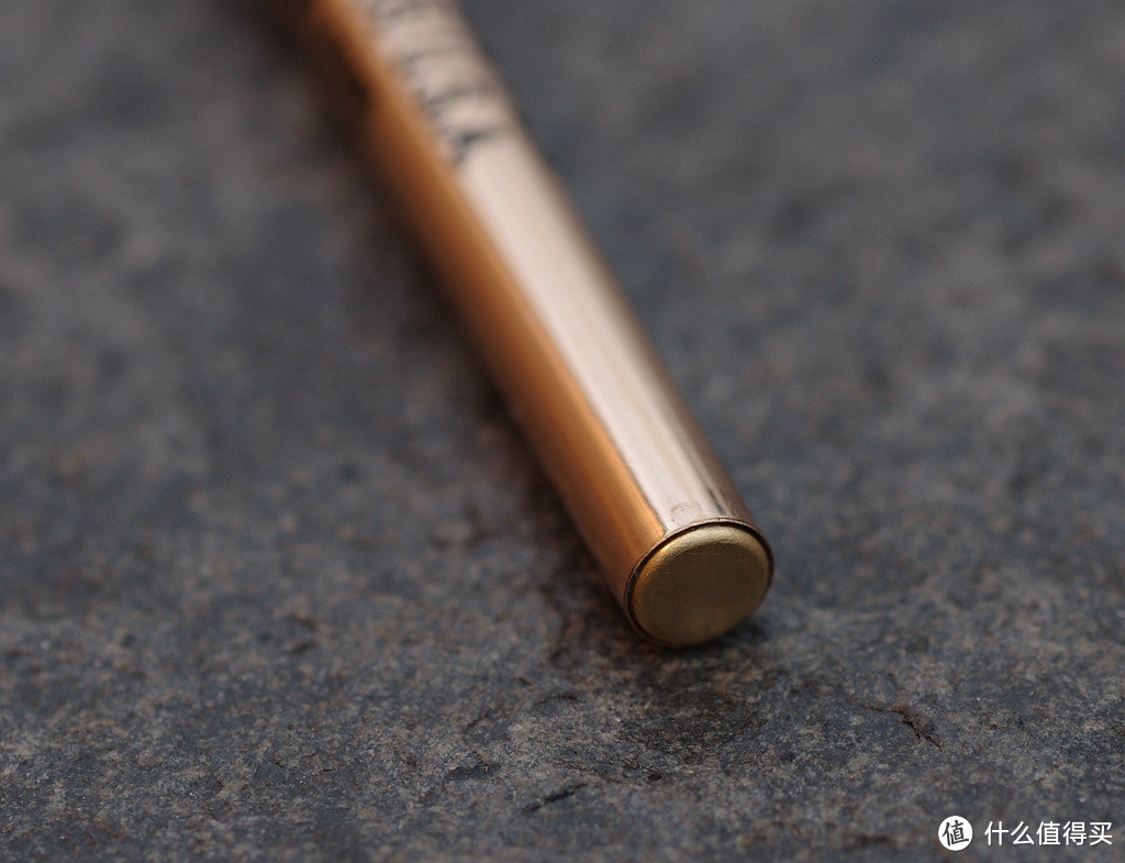 实用便携小笔:两种不同材质、笔芯的Fisher Space Pen 太空笔对比