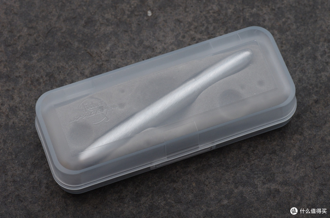 实用便携小笔:两种不同材质、笔芯的Fisher Space Pen 太空笔对比