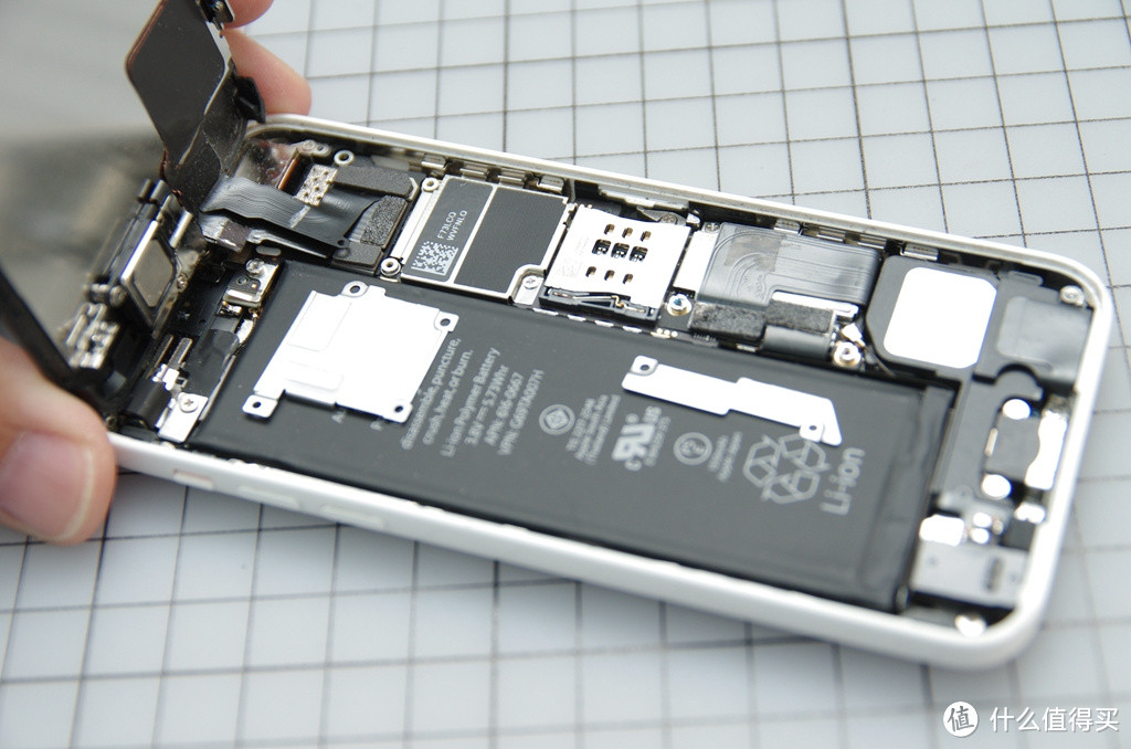 iPhone 5c换后壳变身iPhone 6mini