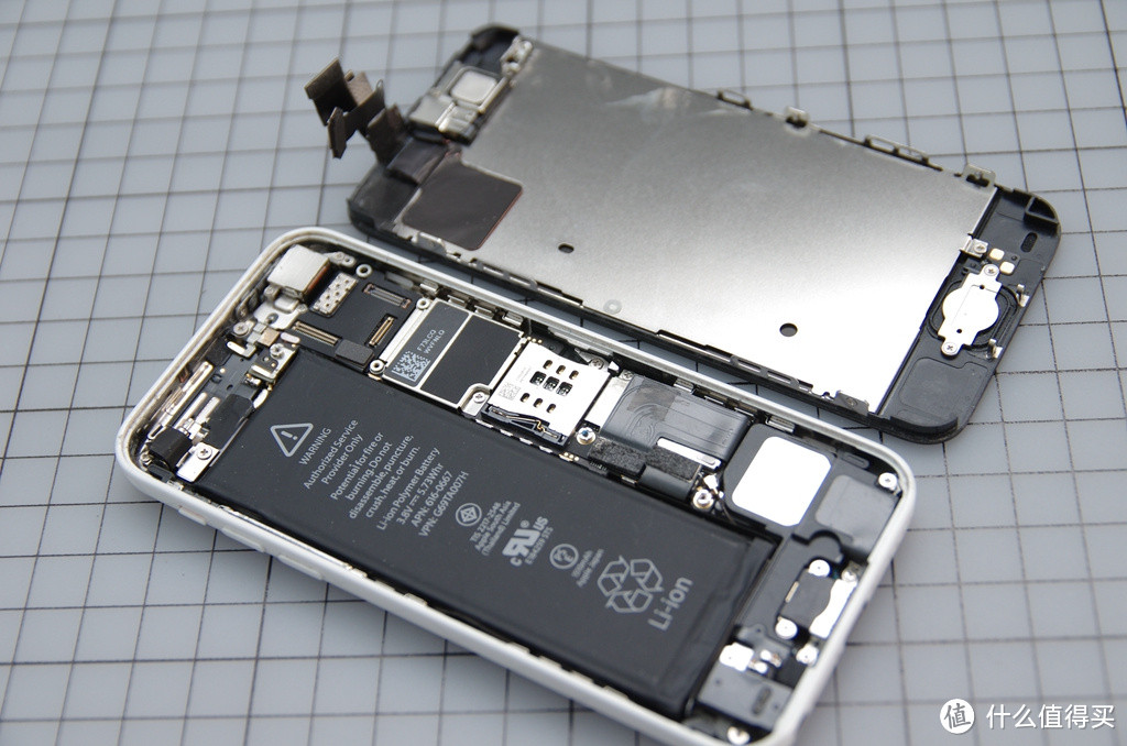 iPhone 5c换后壳变身iPhone 6mini