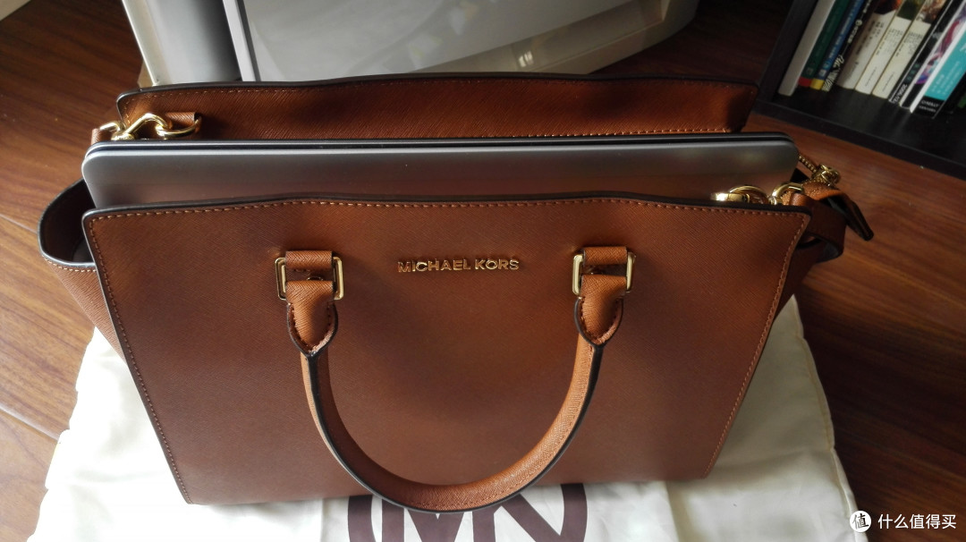#闲值故事# 岂止于大的 MICHAEL Michael Kors Selma 大号手提包