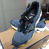 Mizuno 美津浓 男 跑步鞋WAVE NIRVANA 8 15年的开箱= =|||