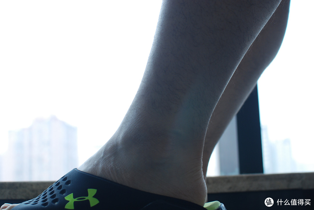 骚包的绿色 Under Armour Compression EV Sandals 拖鞋