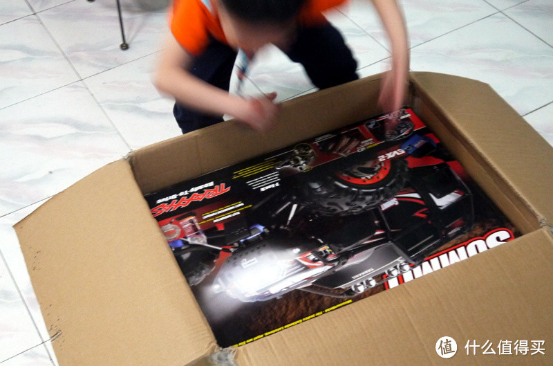 娱乐孩子，成全自己：TRAXXAS SUMMIT 电动全能大脚遥控车