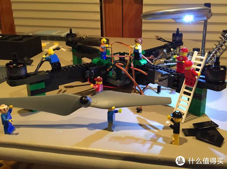 让你的乐高飞上天：brickdrones 推出 可自行堆砌的乐高无人机