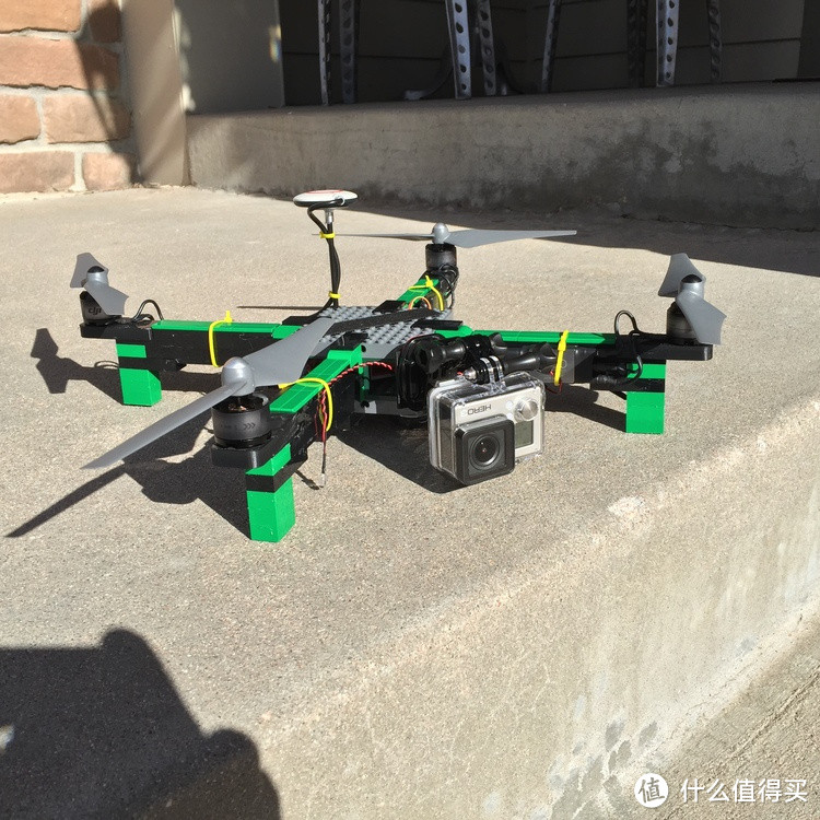 让你的乐高飞上天：brickdrones 推出 可自行堆砌的乐高无人机