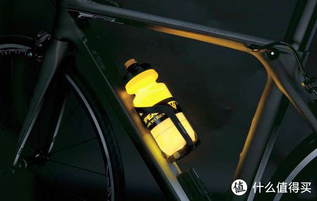 可发光的水壶架：Topeak 发售 iGlowCage 自行车LED灯水壶架