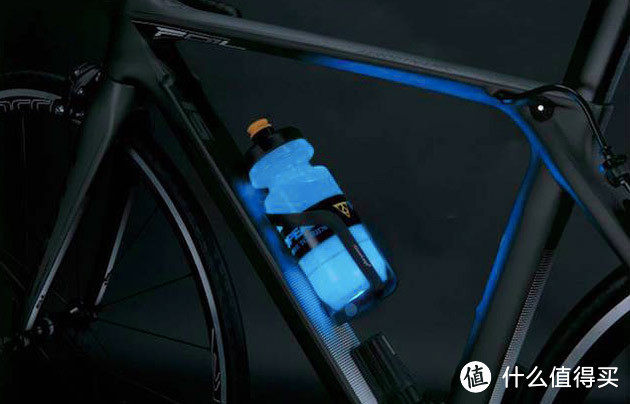 可发光的水壶架：Topeak 发售 iGlowCage 自行车LED灯水壶架
