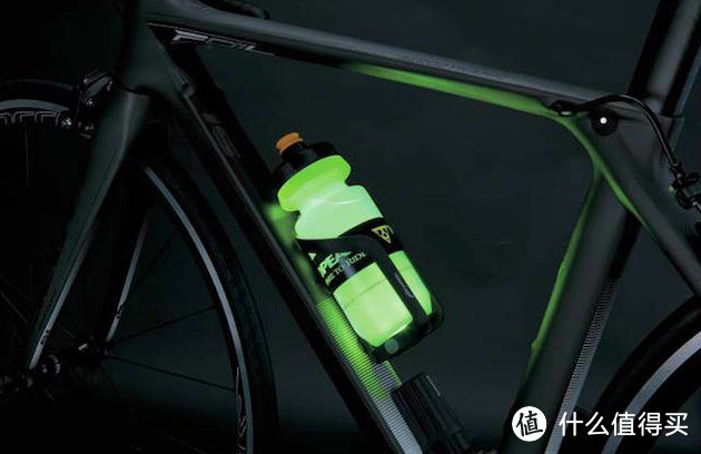 可发光的水壶架：Topeak 发售 iGlowCage 自行车LED灯水壶架