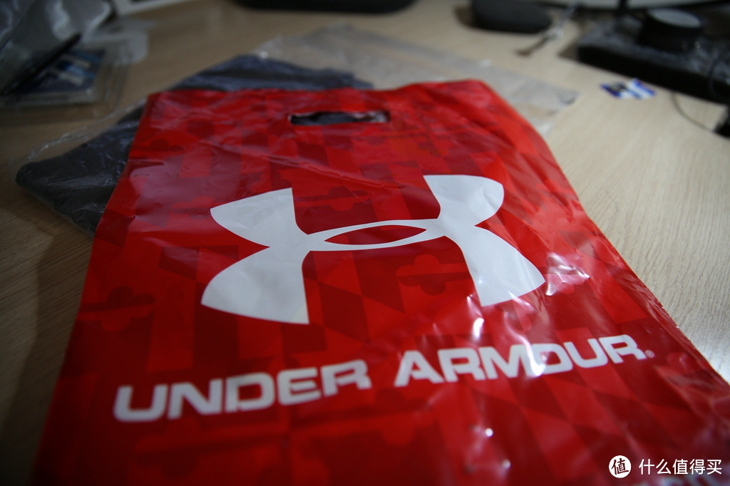 Tony Stark 钢铁侠同款：极具未来感的 Under Armour 安德玛 紧身衣