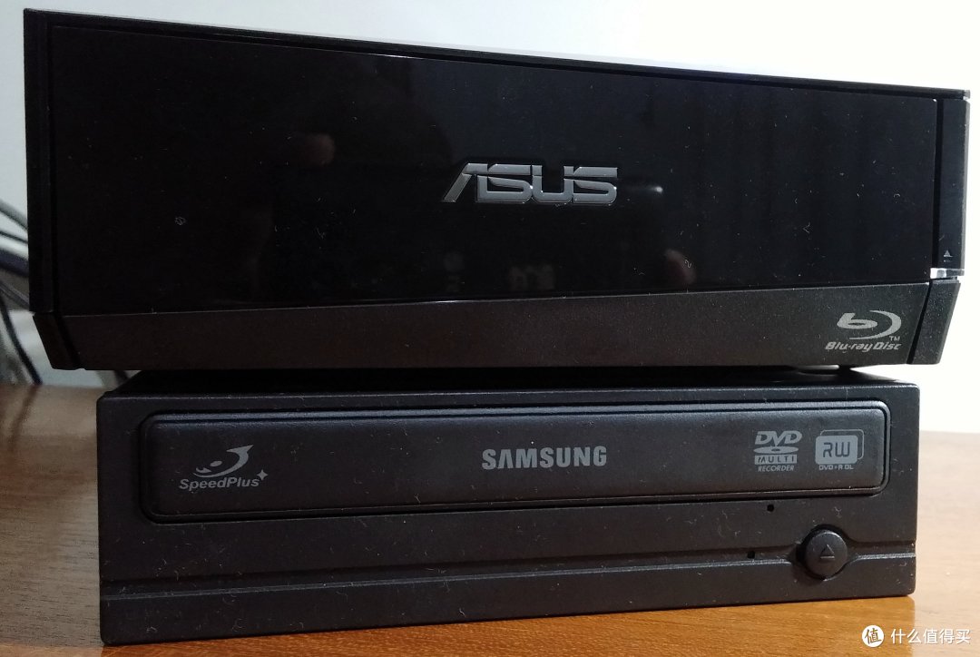 昔日机王宝刀未老asus华硕bw12d1su12速外置蓝光刻录机简单评测