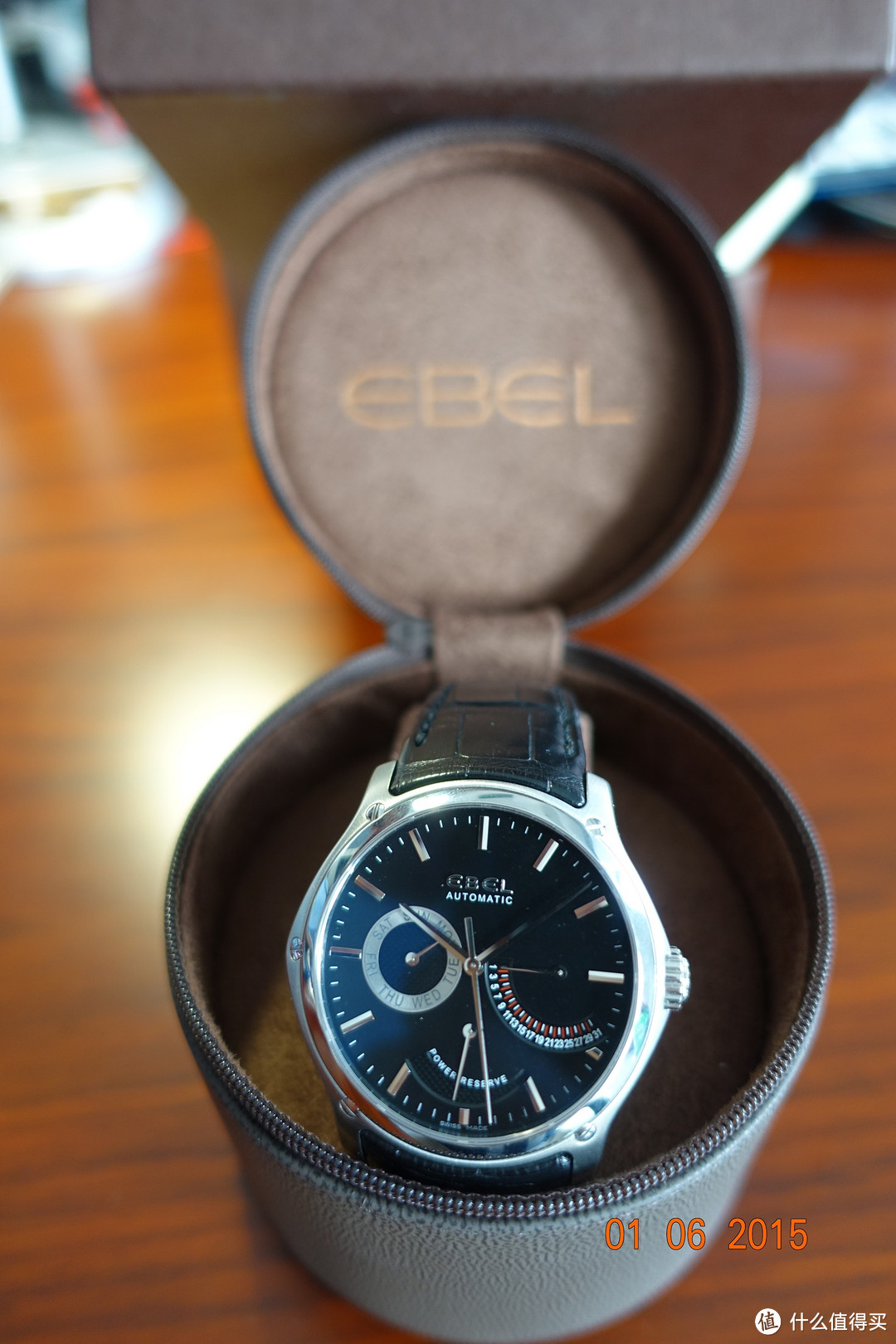 一块珠圆玉润的小众好表：Ebel 玉宝 Classic Hexagon 双历动显机械腕表