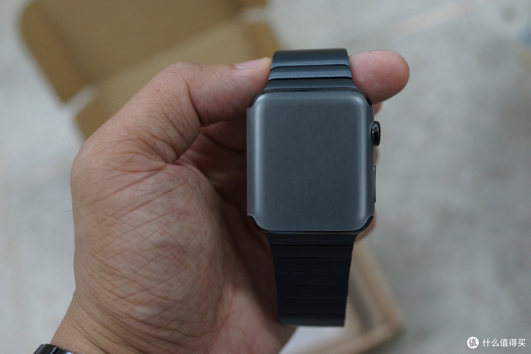 终于等到你:42MM 深空灰钢链式 Apple Watch
