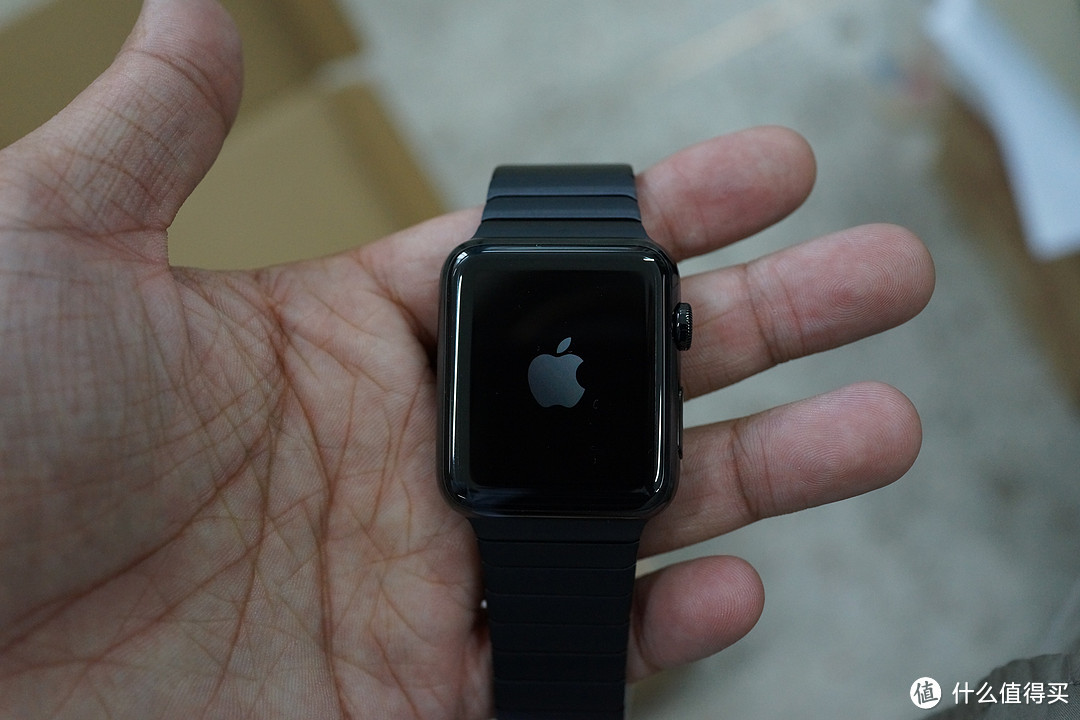 终于等到你：42MM 深空灰钢链式 Apple Watch