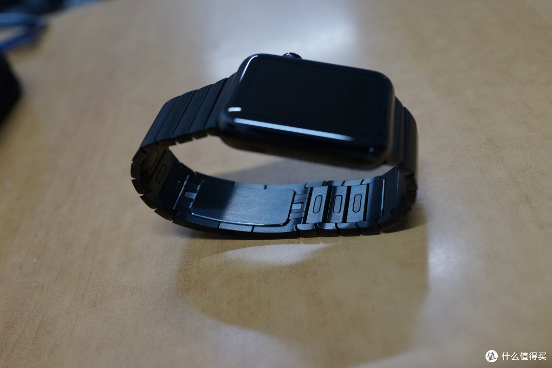 终于等到你:42MM 深空灰钢链式 Apple Watch