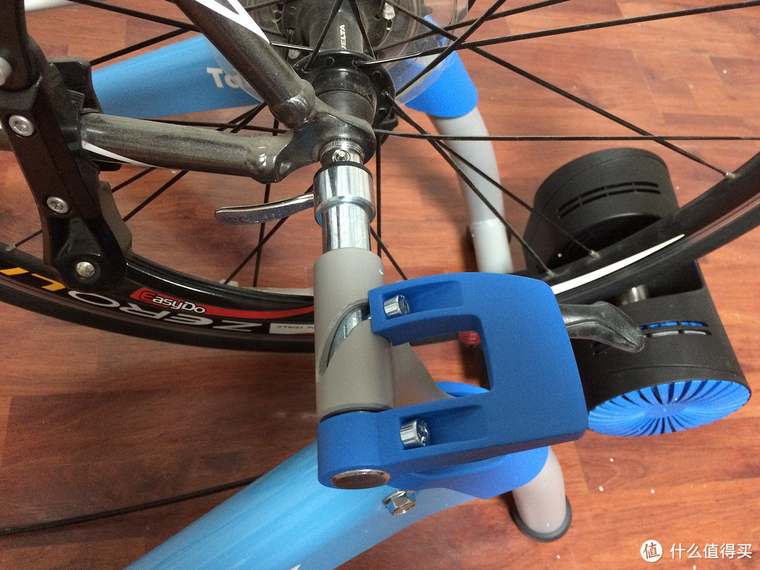 在家裡騎車吧:tacx booster t2500 線控磁阻騎行訓練臺_騎行配件_什麼