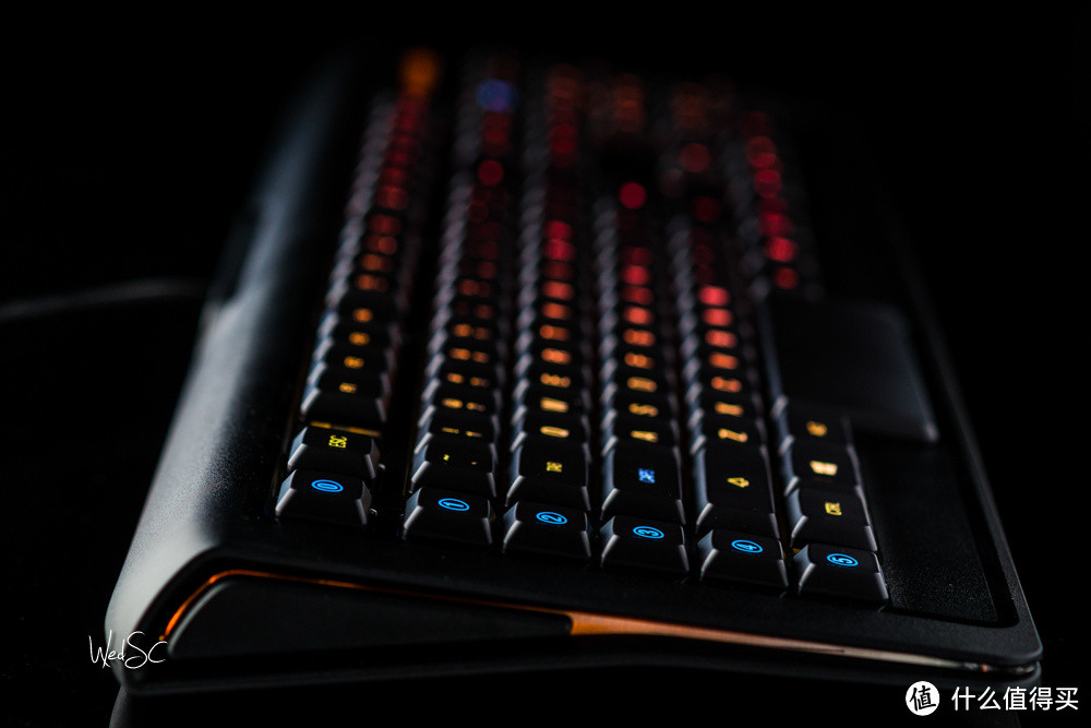 两年之殇，十年重剑 - SteelSeries APEX M800 QS1(RGB)机械轴键盘-和MX RGB对撕一把