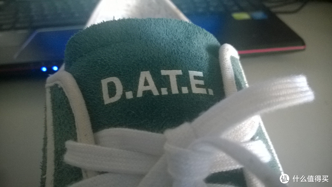 D.A.T.E 中性休闲鞋 — 来自意式的做旧风格