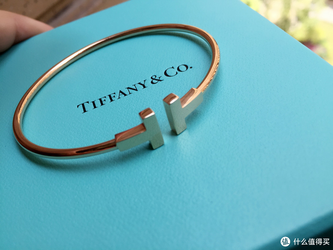 平凡的美丽：Tiffany T系列18K金手镯