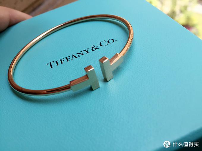 平凡的美丽：Tiffany T系列18K金手镯