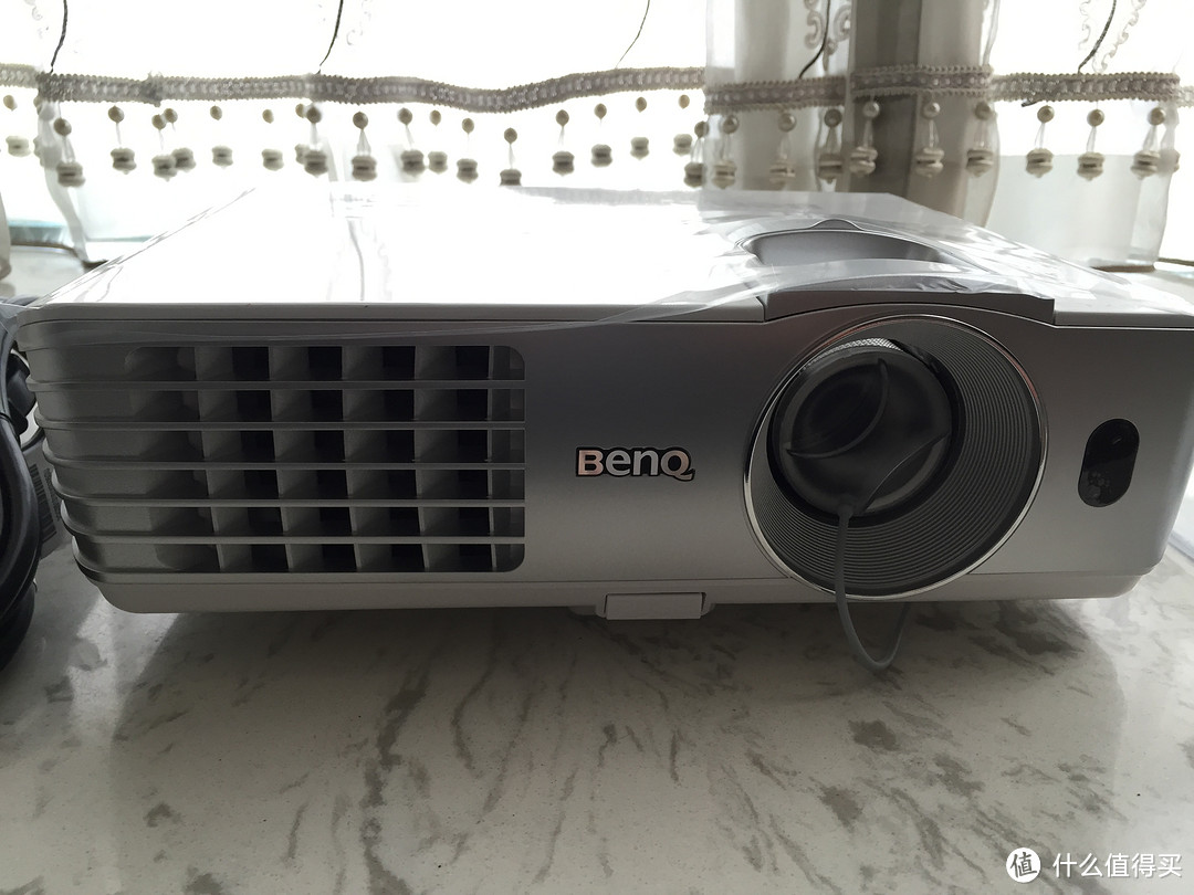 未布线投影安装的那些事：从BenQ 明基 W1070+ 投影机说起