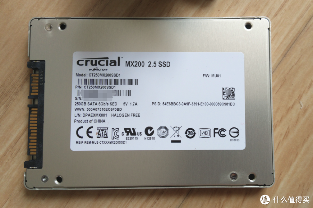 镁光 Crucial 英睿达 MX200 250G SSD 开箱