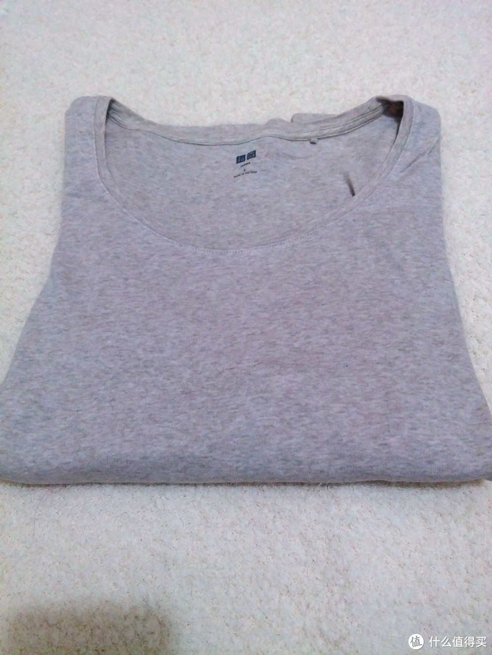 极致稀有的 USA Pima 棉：lativ 女款T恤附与 UNIQLO 对比