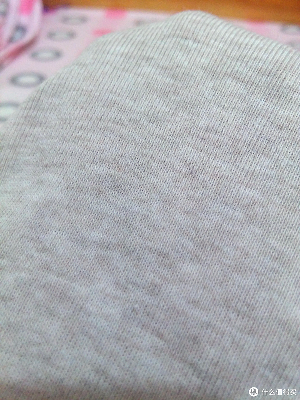 极致稀有的 USA Pima 棉：lativ 女款T恤附与 UNIQLO 对比