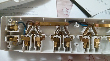施耐德APC P10U-CN防浪涌电源保护插座 开拆体验之旅
