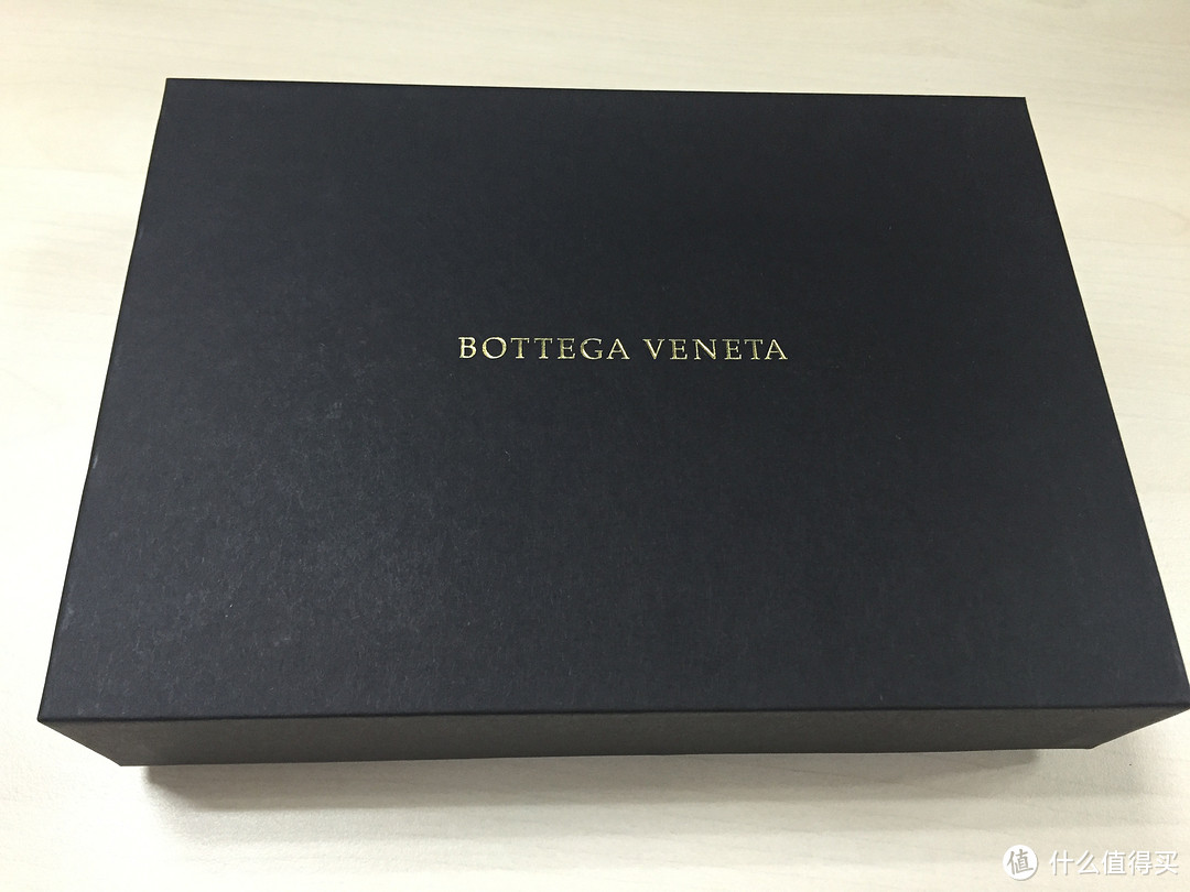 低调&简约：Bottega Veneta BV 男款对折短钱包