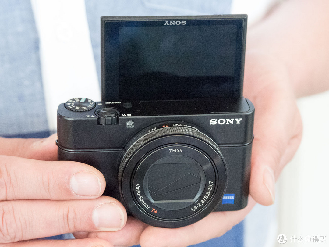 堆栈式CMOS传感器 + 16FPS高速连拍：SONY 索尼 发布 RX100 IV“黑卡四” 和 RX10 II 两款相机