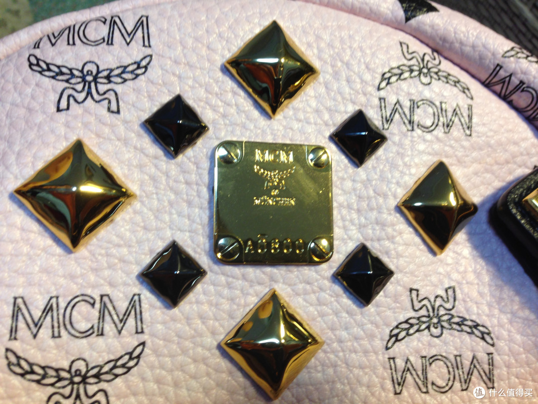 韩国免税店购入 MCM 新款 粉嫩双肩背包