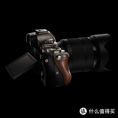 木质手柄版A7R：HASSELBLAD 哈苏 发布旗下首款全幅E卡口无反 Lossu