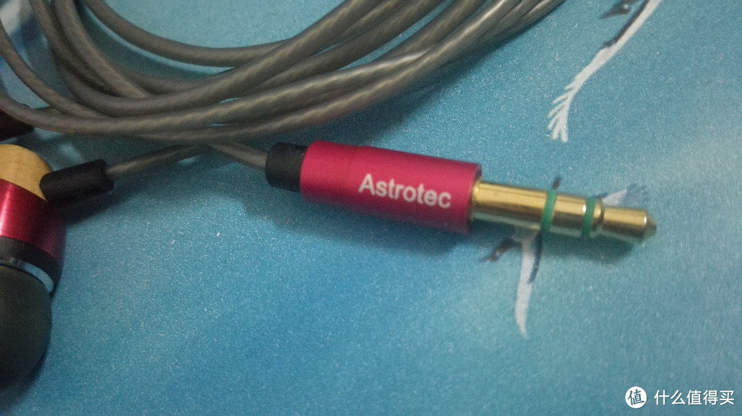 骚气十足:Astrotec 阿思翠 AM800 入耳式耳机