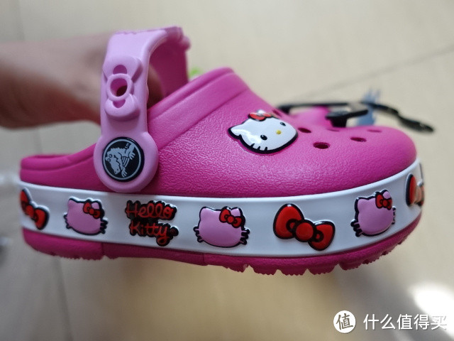 crocs 卡洛驰 Kadee 女士平底鞋和 Hello Kitty 儿童洞洞鞋