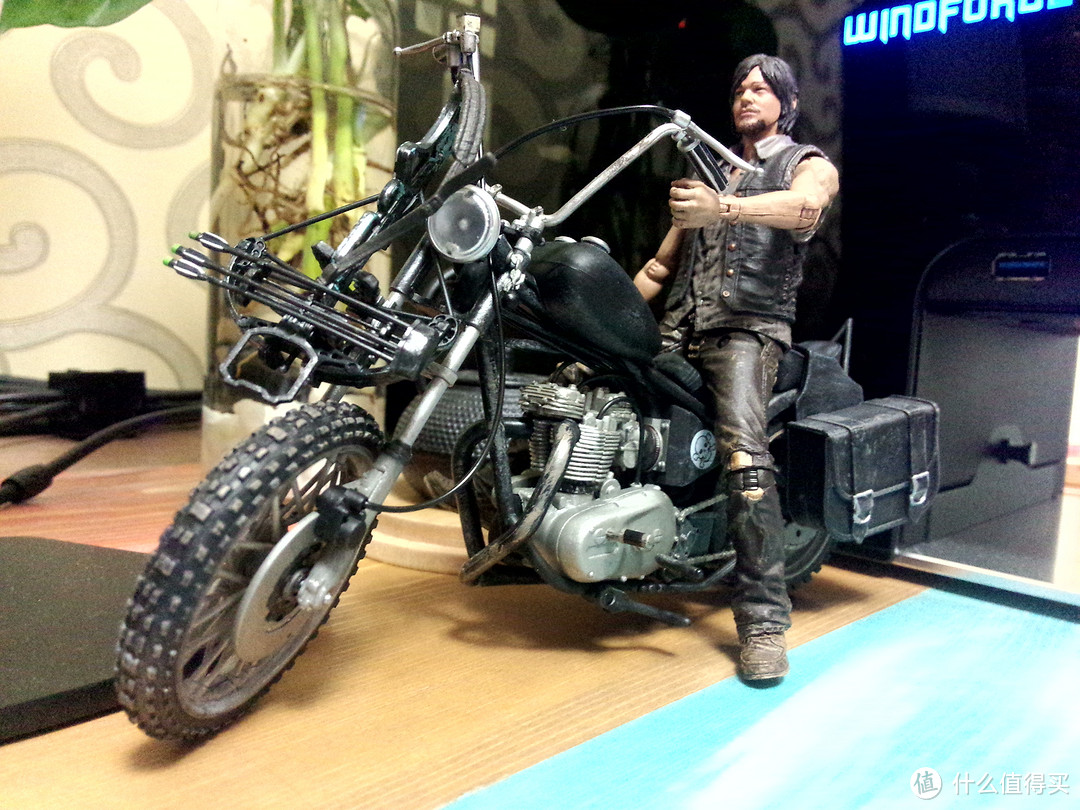 《行尸走肉》弩哥和他的摩托车：McFarlane Toys The Walking Dead TV Deluxe Box Set