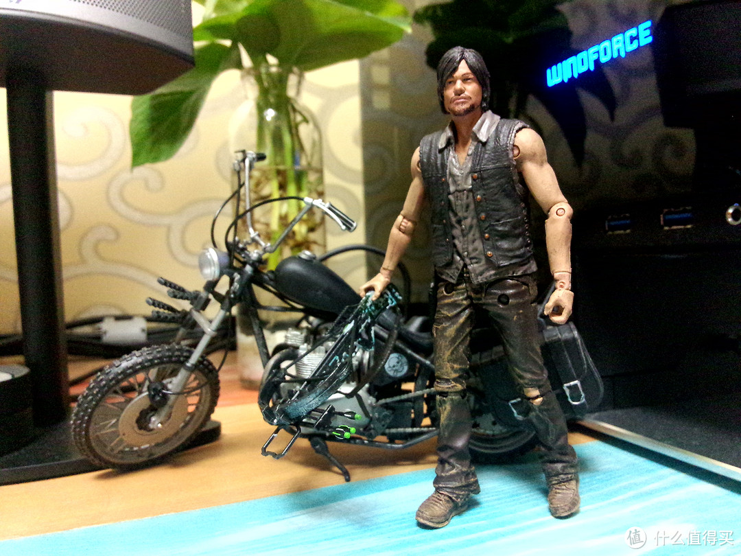 《行尸走肉》弩哥和他的摩托车：McFarlane Toys The Walking Dead TV Deluxe Box Set