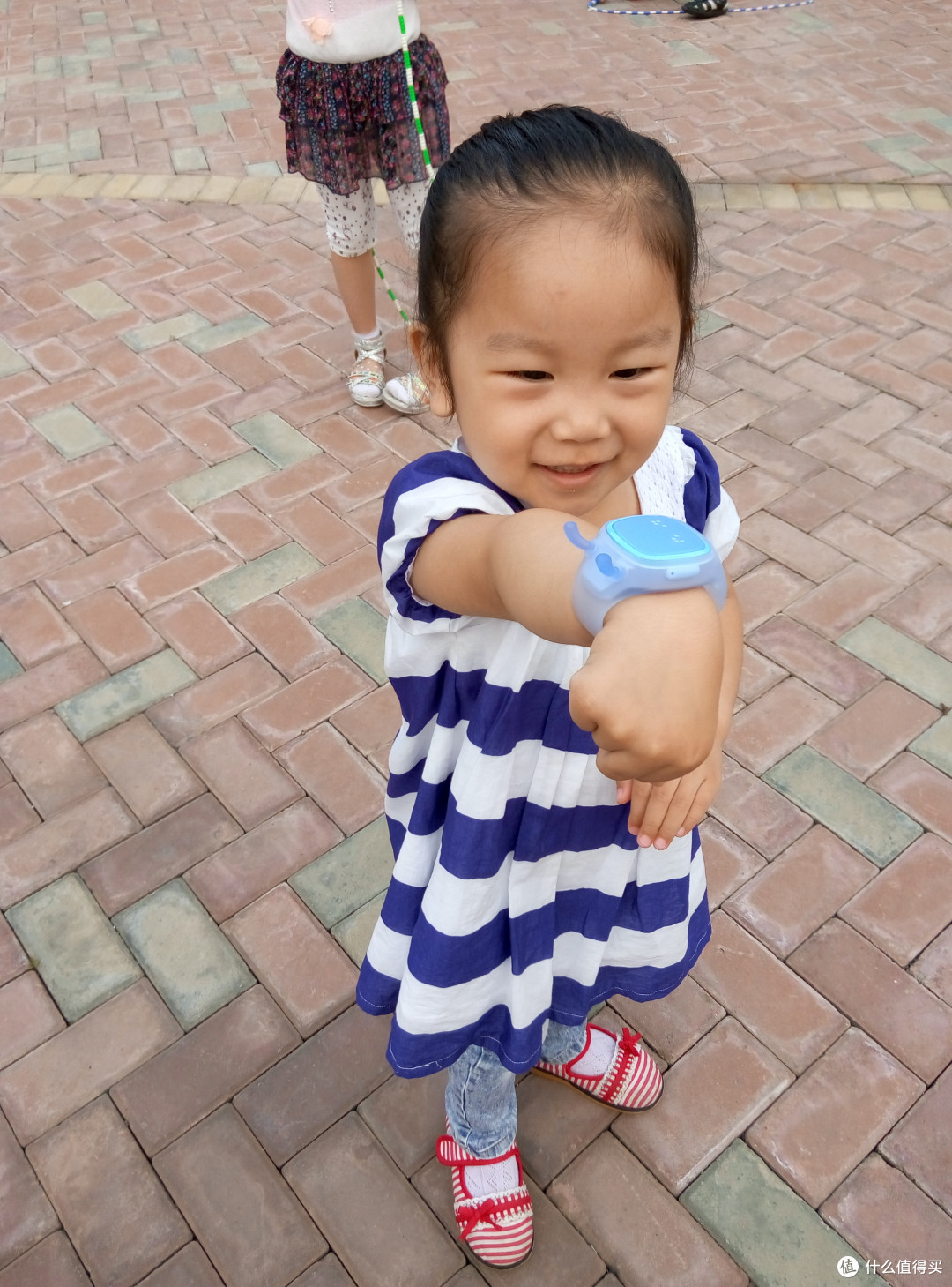 受幼儿园小朋友们喜爱的糖猫儿童超能手表。