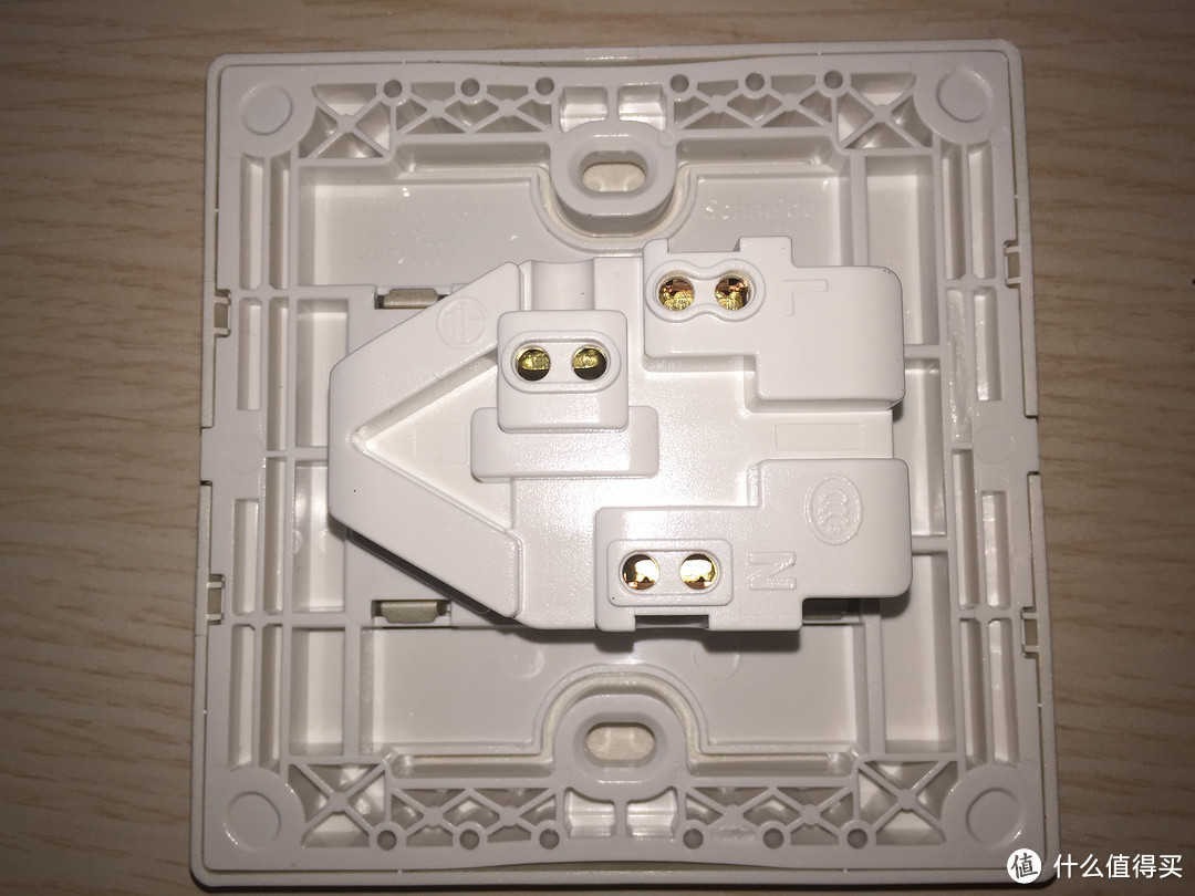 选择困难症？施耐德部分款插座、开关拆解简评