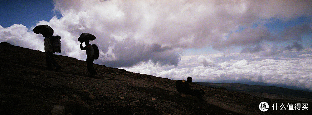 风光摄影狗攀登乞力马扎罗山的人间指南 — 哈苏XpanII、富士X-T1