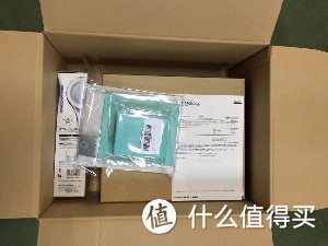 转运公司拍摄的箱中物品情况