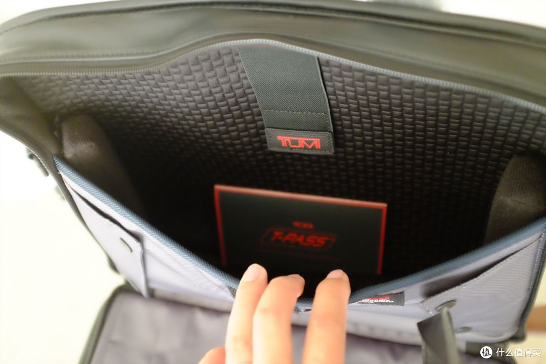 自曝自晒 TUMI 塔米 ALPHA 2 T-PASS MEDIUM SCREEN LAPTOP SLIM 男款真皮商务公文包