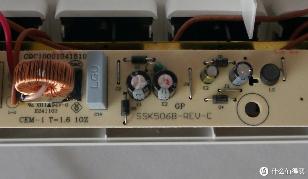 Huntkey 航嘉 SSK506 5位电视专用防雷遥控插座体验和简单拆解
