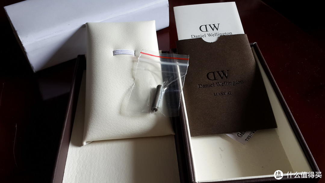 Daniel Wellington 丹尼尔•惠灵顿 0900DW 腕表开箱 及与 FOSSIL ES3083 腕表简单对比